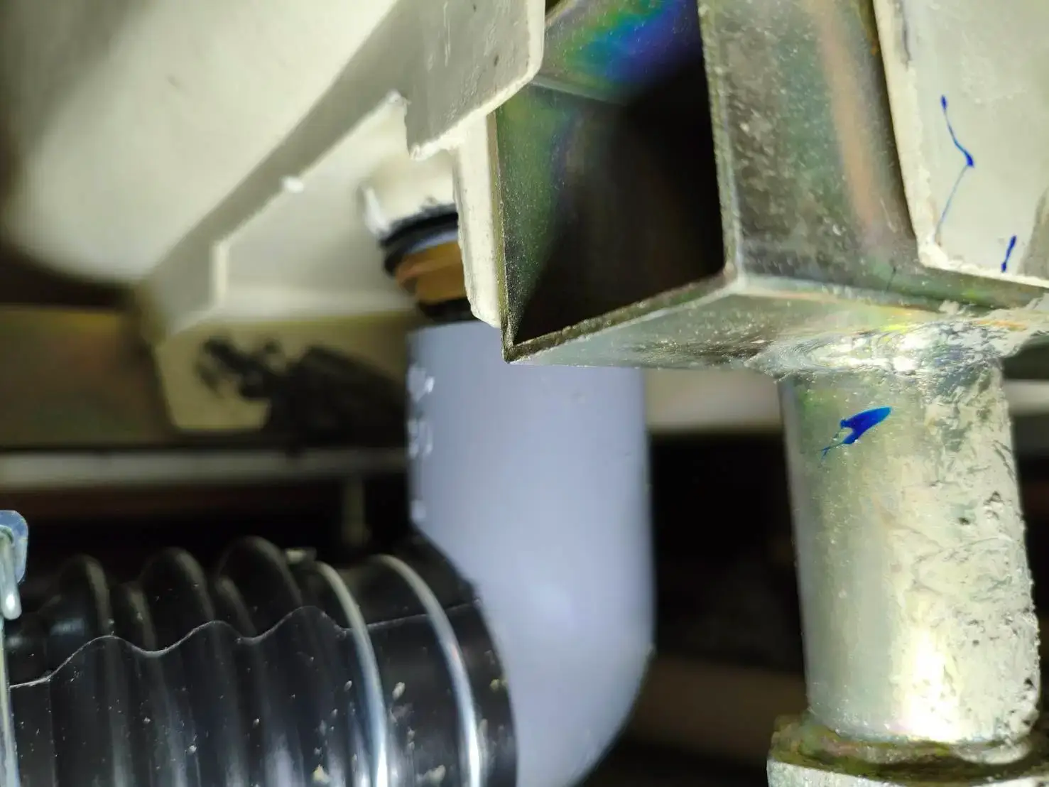 浴室下の排水管補修で漏水トラブルを解消-大阪市都島区